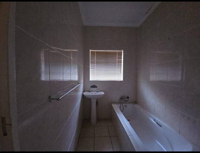 3 BEDROOM PROPERTY TO RENT IN GREENHILLS